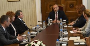 Всички ние разбираме че отговорността е наша Ще я поемем