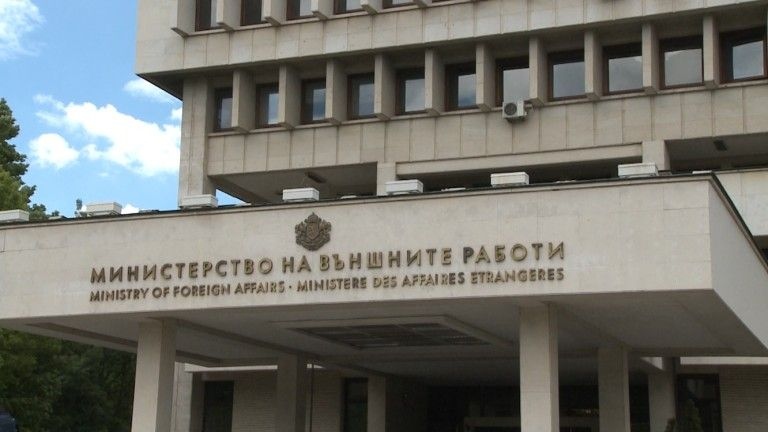 Министерството на външните работи предлага гласуване по пощата с активна