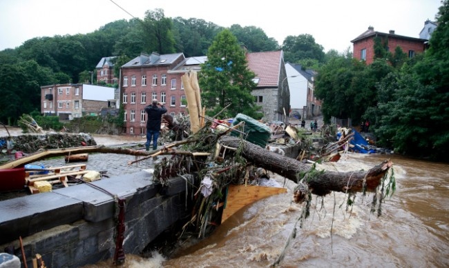Нови наводнения пак заляха части от Белгия след поредните гръмотевични