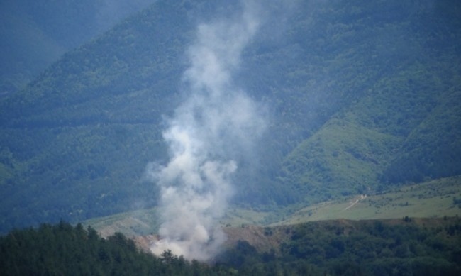 Сметището над Дупница все още гори