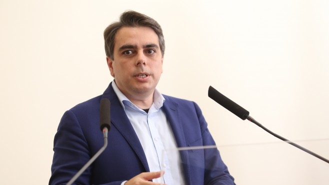 Имаме около два млрд повече приходи предвидени докрая на годината