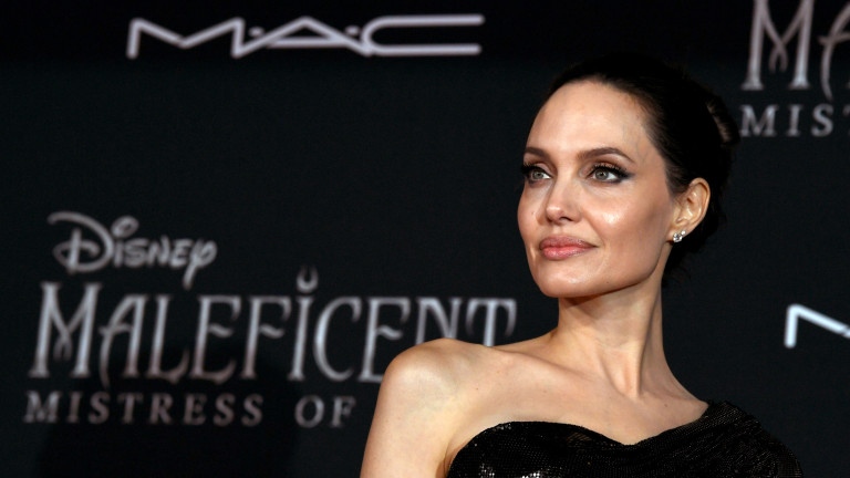 Холивудската звезда Анджелина Джоли постигна победа в съдебната битка срещу