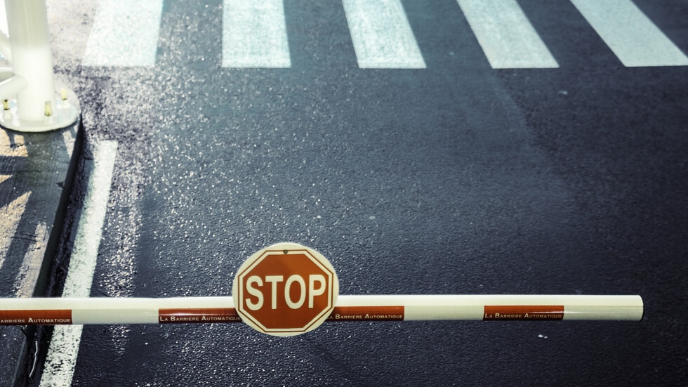 Oт днес Бългapия зaтвapя гpaницитe cи зa чyждeнци oт Maлтa