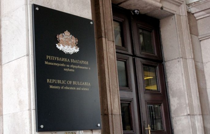 Министърът на образованието Николай Денков определя масовото имунизиране на учителите