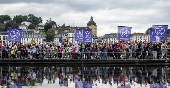 Хиляди излязоха на протест срещу COVID мерките в швейцарския град Люцерн