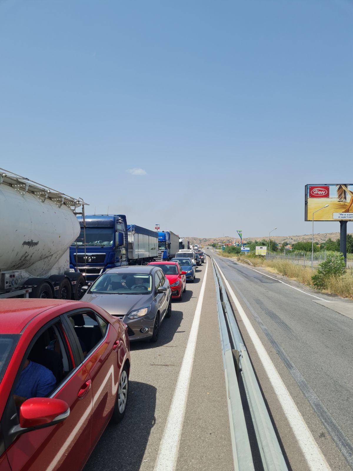 Стотици коли и камиони чакат с часове на Кулата Промахон