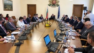 Усещането че политическите процеси не протичат в обичайната си демократична