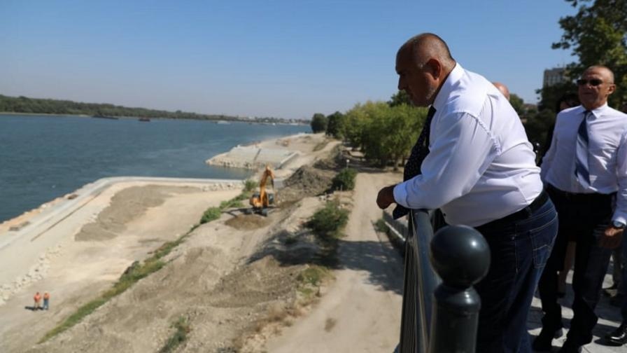 Бившият премиер Бойко Борисов е забелязан на луксозния плаж Вая