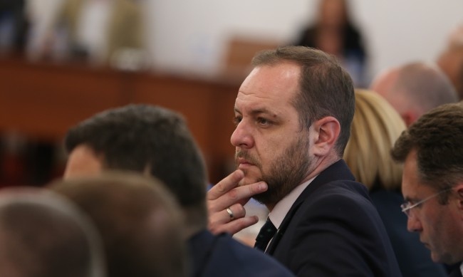 Късно снощи Националният съвет на Зелено движение което е част