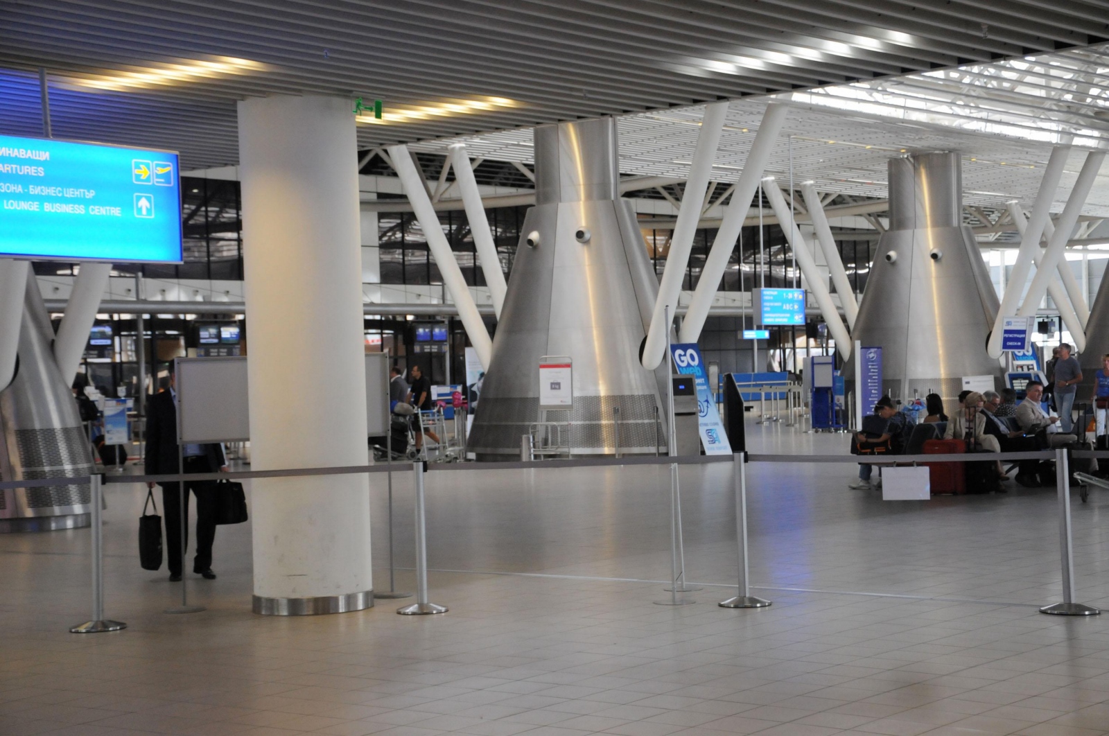От днес вечерните полети на летище София ще се обслужват