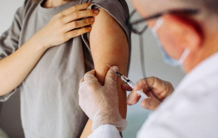 От 1 септември мобилни екипи ще ваксинират училищния персонал с