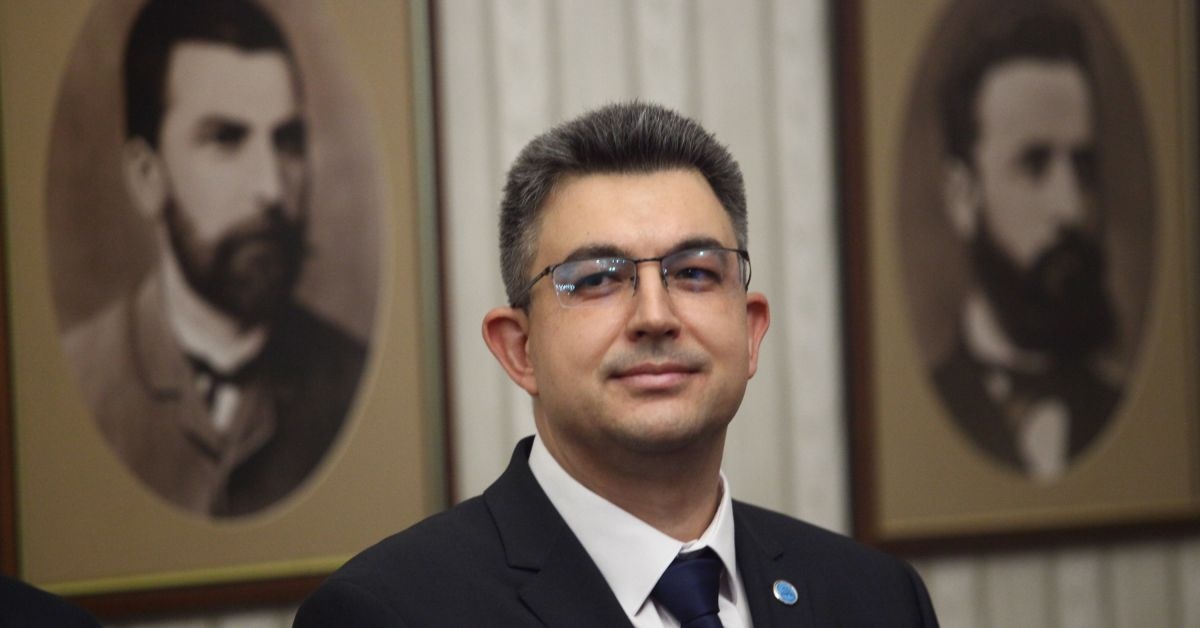 Номинираният за министър председател Пламен Николов Има такъв народ ще оттегли