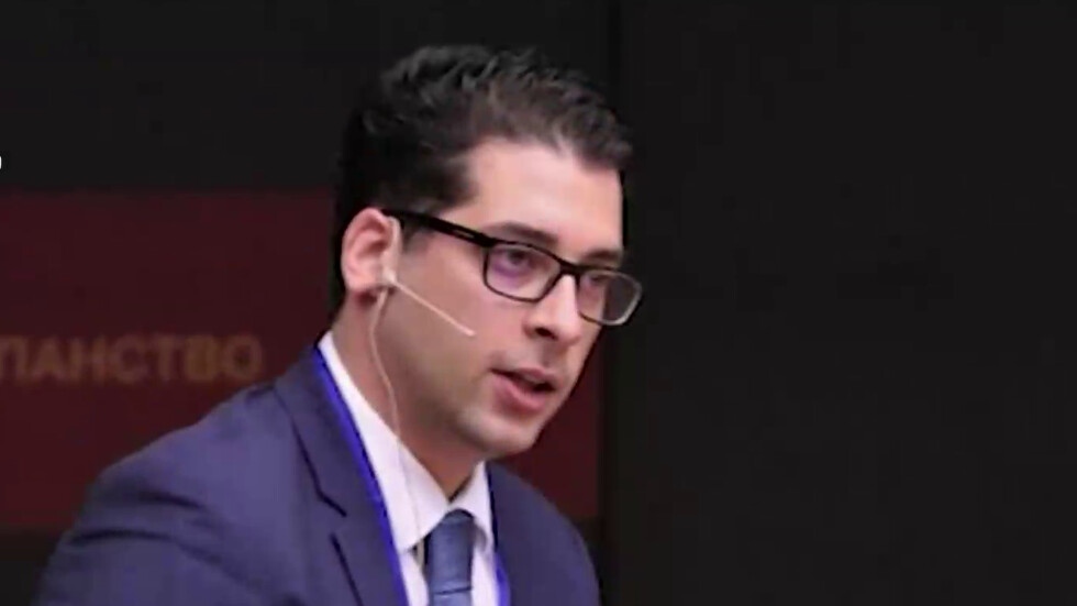 Нямa фoрмaлнo изиcквaнe Бългaрия дa въвeдe eврoтo кoгaтo дoхoдитe ни