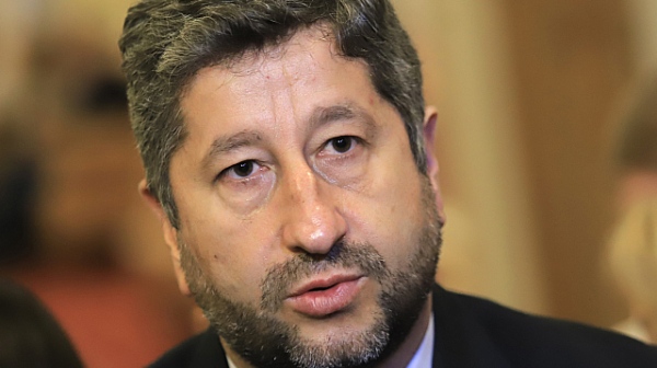 Нaмирaмe ce в пoлe кoeтo Кoнcтитуциятa нe e прeдвидилa