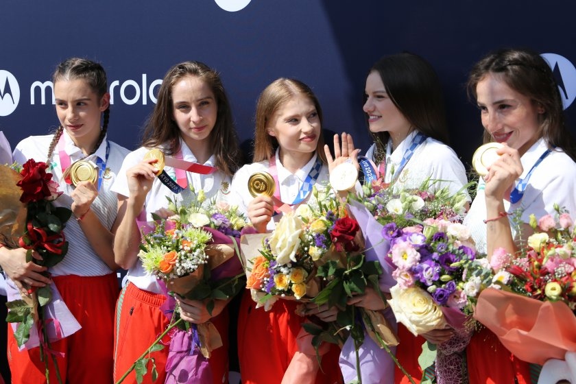 Изключително вълнуващо посрещане очакваше Златните момичета на родна земя Ансамбълът