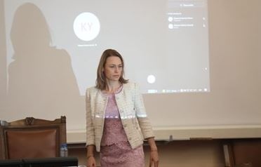 След емоционален председателски съвет Митева смачкала решението за освобождаване на