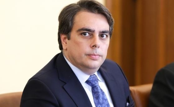 Избухна голям скандал с финансовия министър Асен Василев