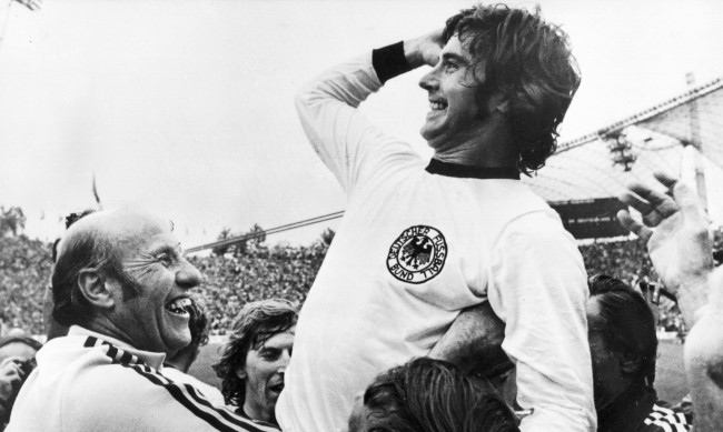 Легендарният нападател на Германия и Байерн Мюнхен Герд Мюлер почина