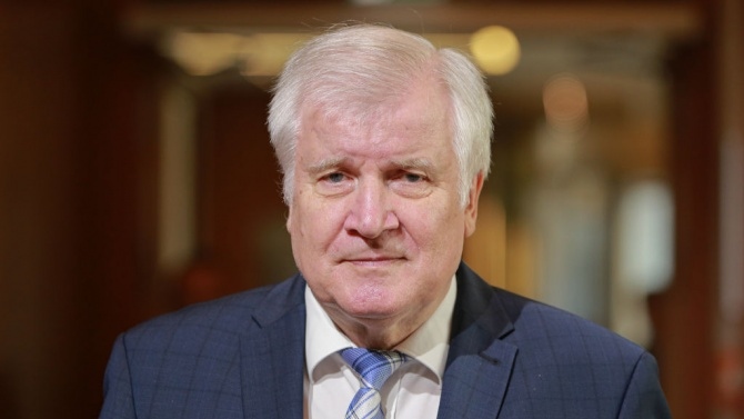 Германският вътрешен министър Хорст Зеехофер е заявил че според него