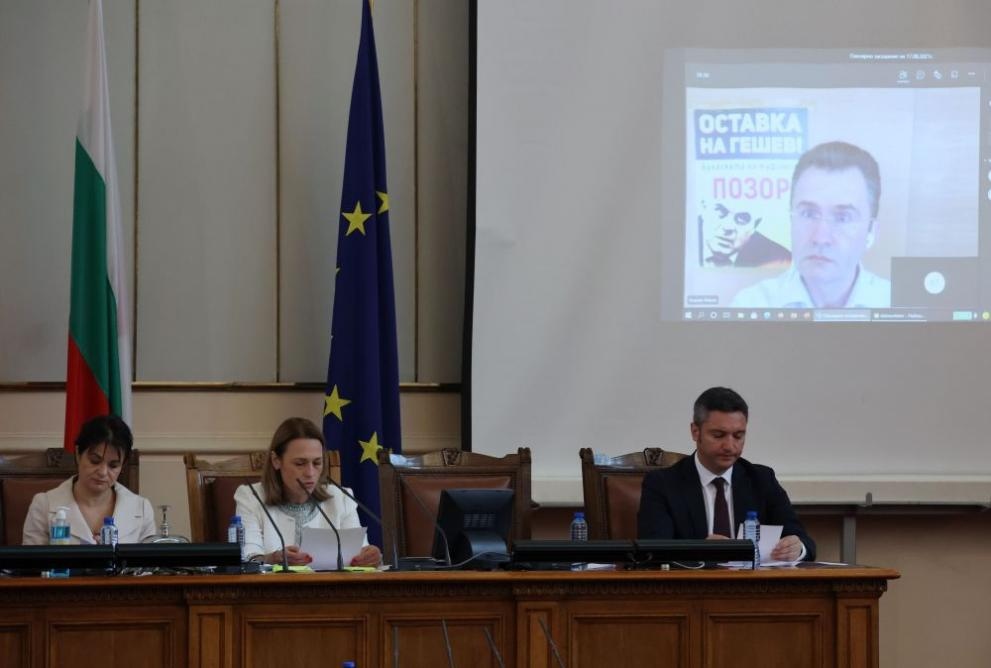 Парламентът реши единодушно главният прокурор да им представи доклад за