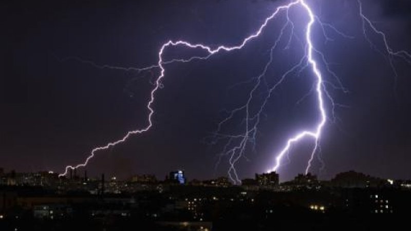 Силна гръмотевична буря се изви над столицата След 20 часа