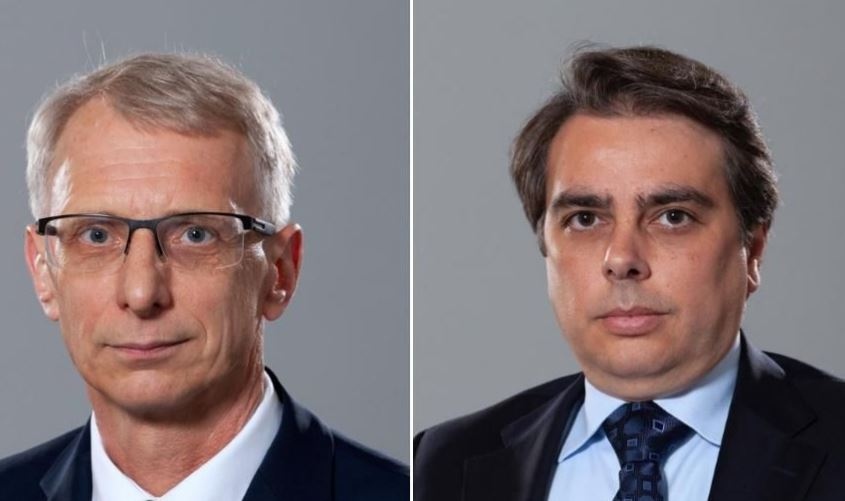 Фондация на Кирил Петков и Николай Денков със 100 лева