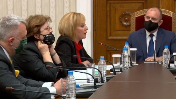 България е изправена пред седем кризи В такъв момент няма