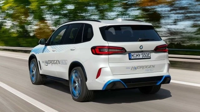 Водородното BMW IX5 ще бъде достъпно за тест в Мюнхен