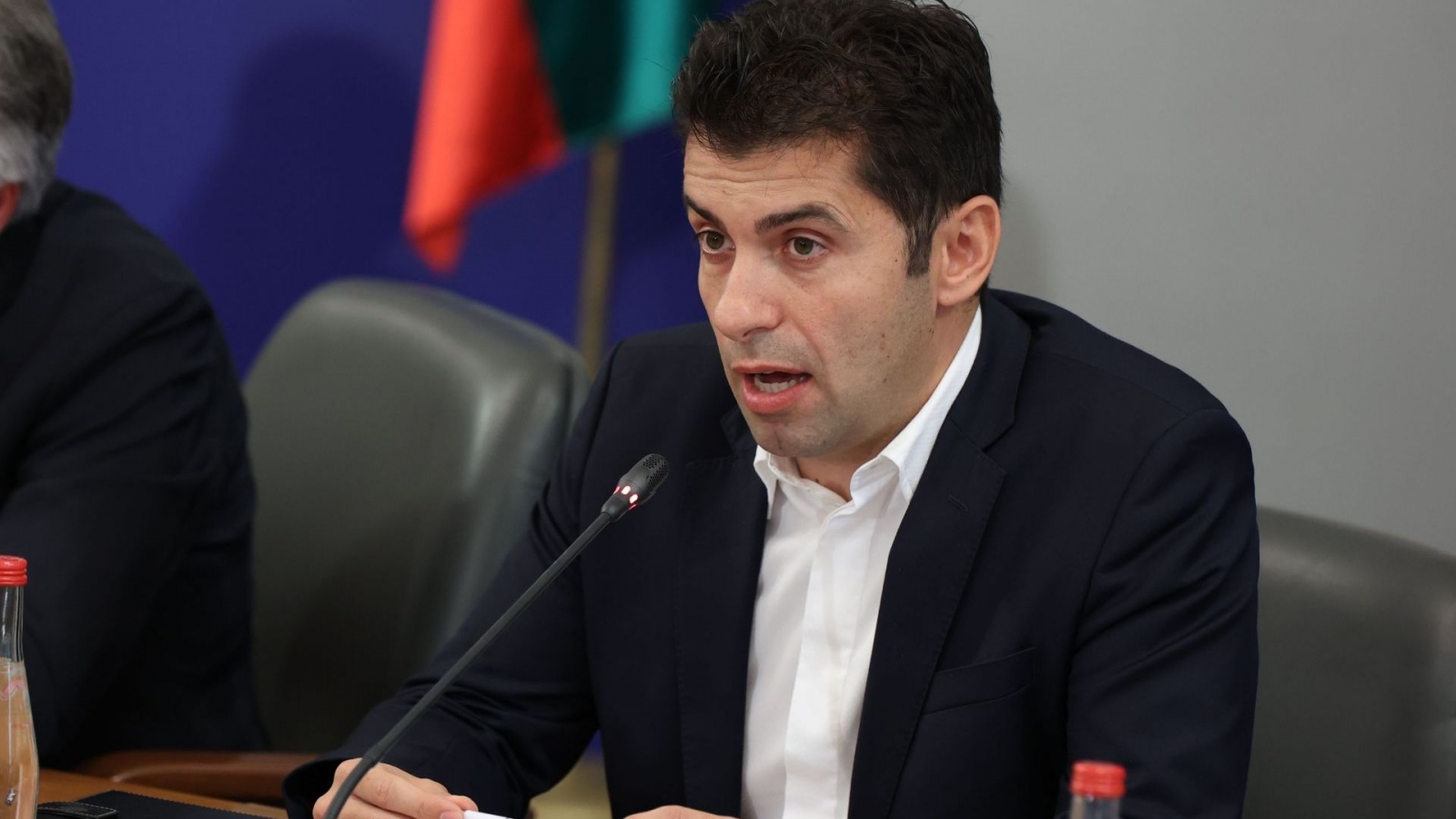 Министърът на икономиката Кирил Петков поиска оставките на Борда на