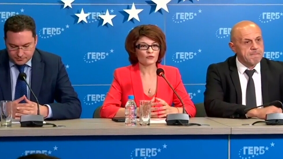 ГЕРБ СДС представиха своя проектокабинет Осъзнаваме отговорността си В този момент тя