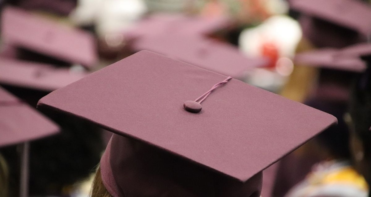 Таксите на студентите приети за обучение срещу заплащане не могат