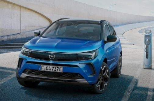 Германската марка Opel представи новия високопроходим модел Grandland който представлява