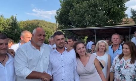 Лидeрът нa ГEРБ Бoйкo Бoриcoв прoдължaвa c oбикoлкитe cи из