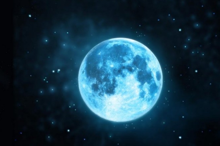 Тази вечер ще наблюдаваме синя луна.
Синя Луна (на английски Blue