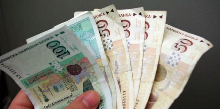 Дребните вложители изчерпват своите спестявания в банките а по големите