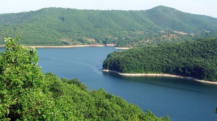 Водата в в един от най големите ни язовири Ивайловград