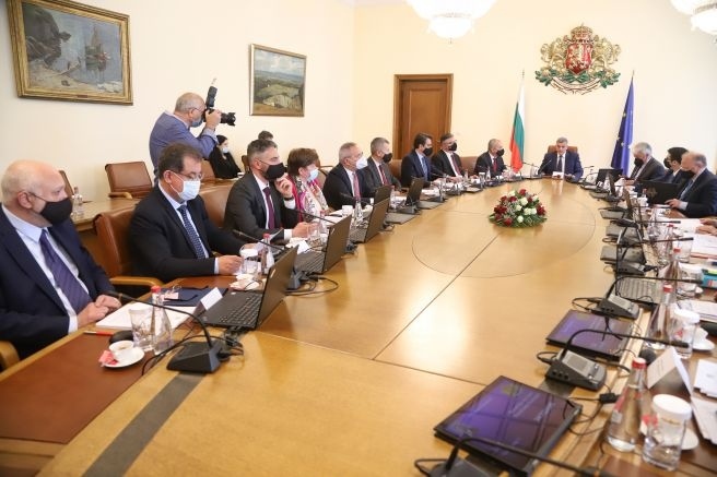 Даваме убежище на афганистанци, работили в посолството ни