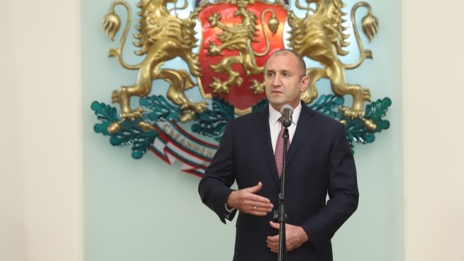 Позициите на парламентарно представени партии остават непроменени преди официалното връчване