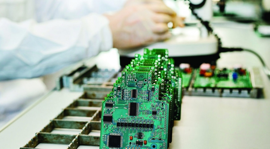 Дефицит на електроника срива производството на автомобили