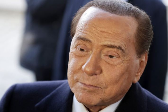 Бившият италиански премиер Силвио Берлускони е бил приет в четвъртък