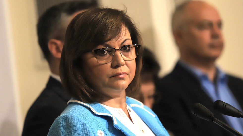 Лидерът на БСП Корнелия Нинова заяви днес че вижда обозрим