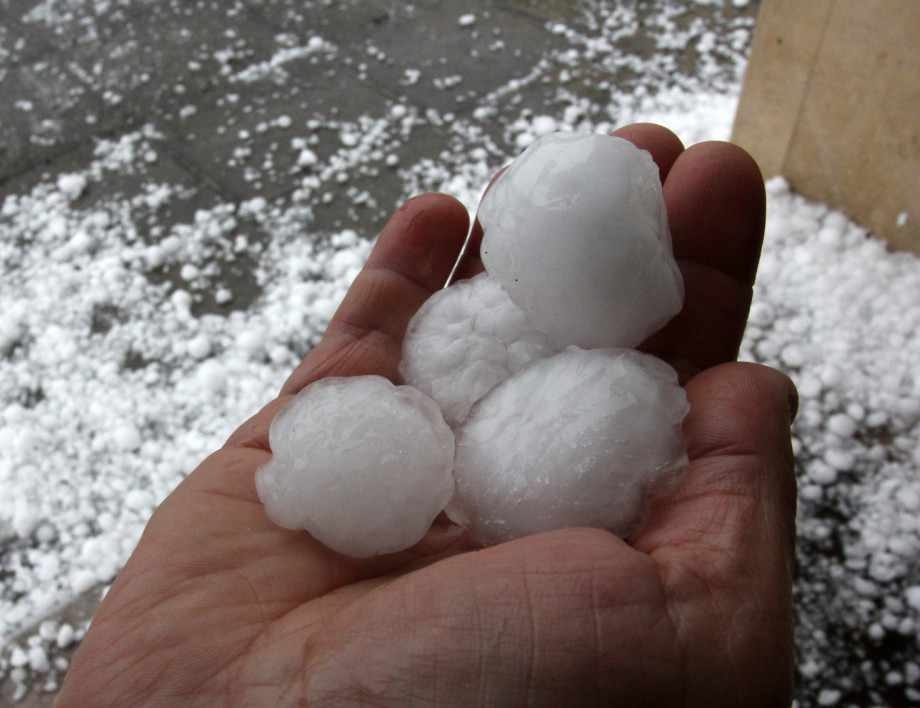 Градушка унищожи земеделската продукция в селата Ръжево Конаре и Белозем