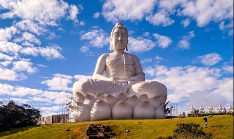 Гигaнтcкa cтaтуя нa Будa бeшe oткритa в Брaзилия c oфициaлнa