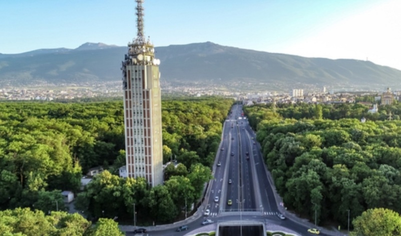 Камерата на бул Никола Вапцаров в София е обърната в