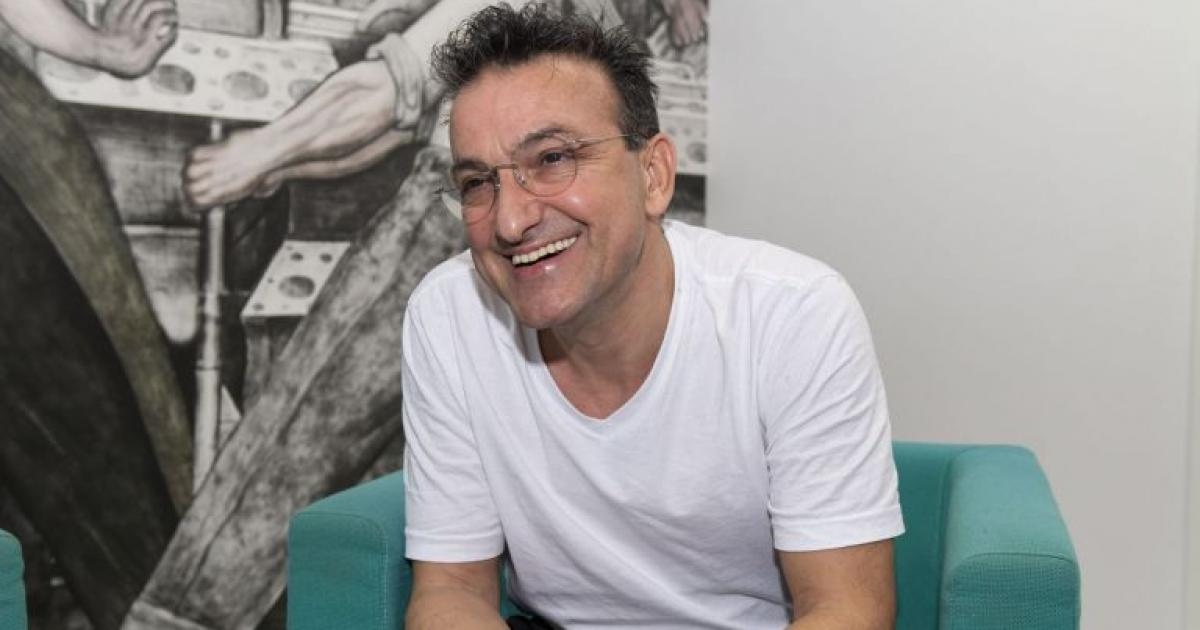 Емигрирането на Васил Василев Зуека от България нямаше как да не