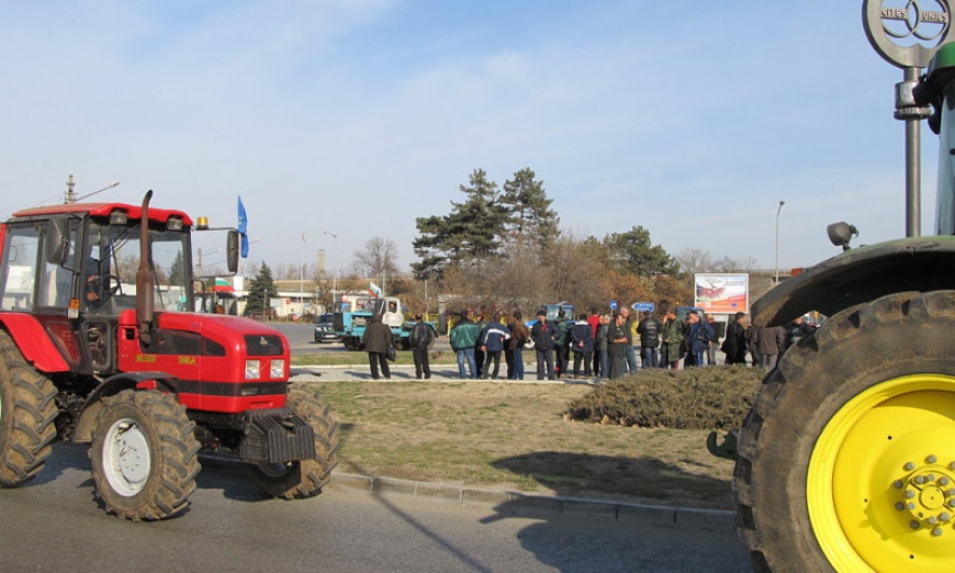 Лозарите излизат на протест днес и ще затворят с трактори