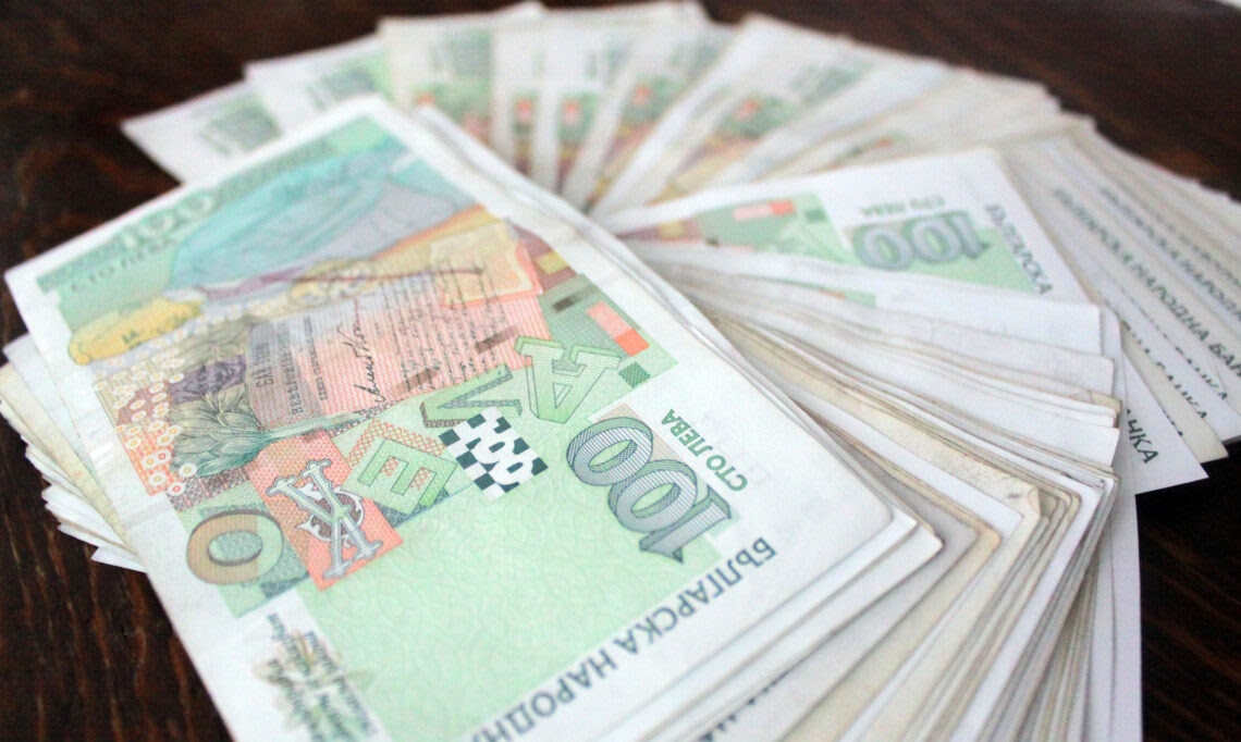 Пенсионните дружества започнаха от първи септември изплащането на вторите пенсии