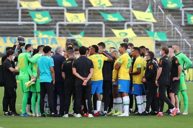 Прекратиха мача Бразилия - Аржентина заради COVID-19