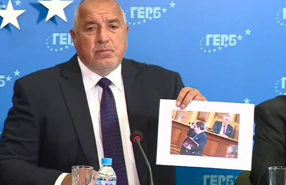 Юмрукът на Радев роди партии коалиции които не разбират материята