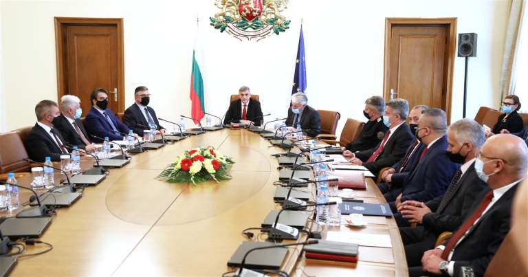 Стефан Янев увери че всички структури които се занимават с